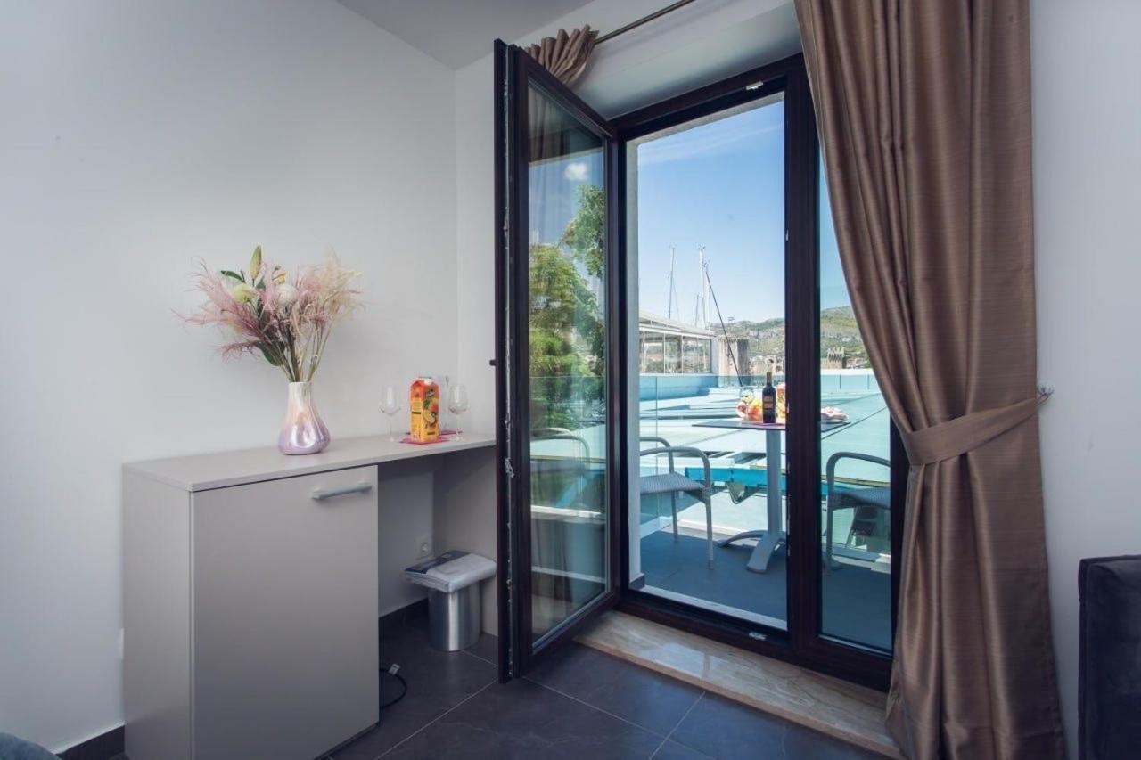 Azzurro Luxury Rooms Traù Esterno foto